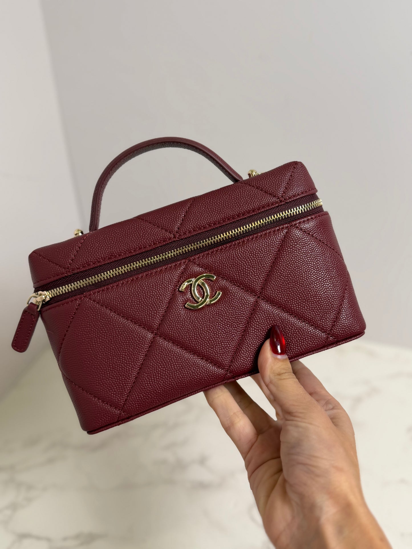 Cc top handle vanity