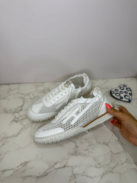 Mesh sneakers