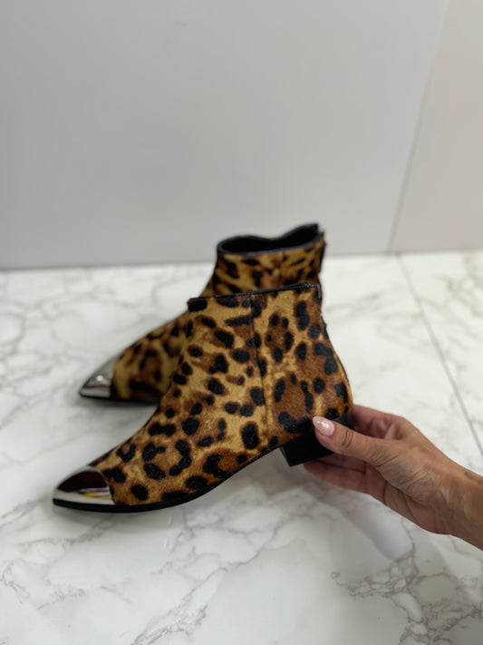 Leopard boots