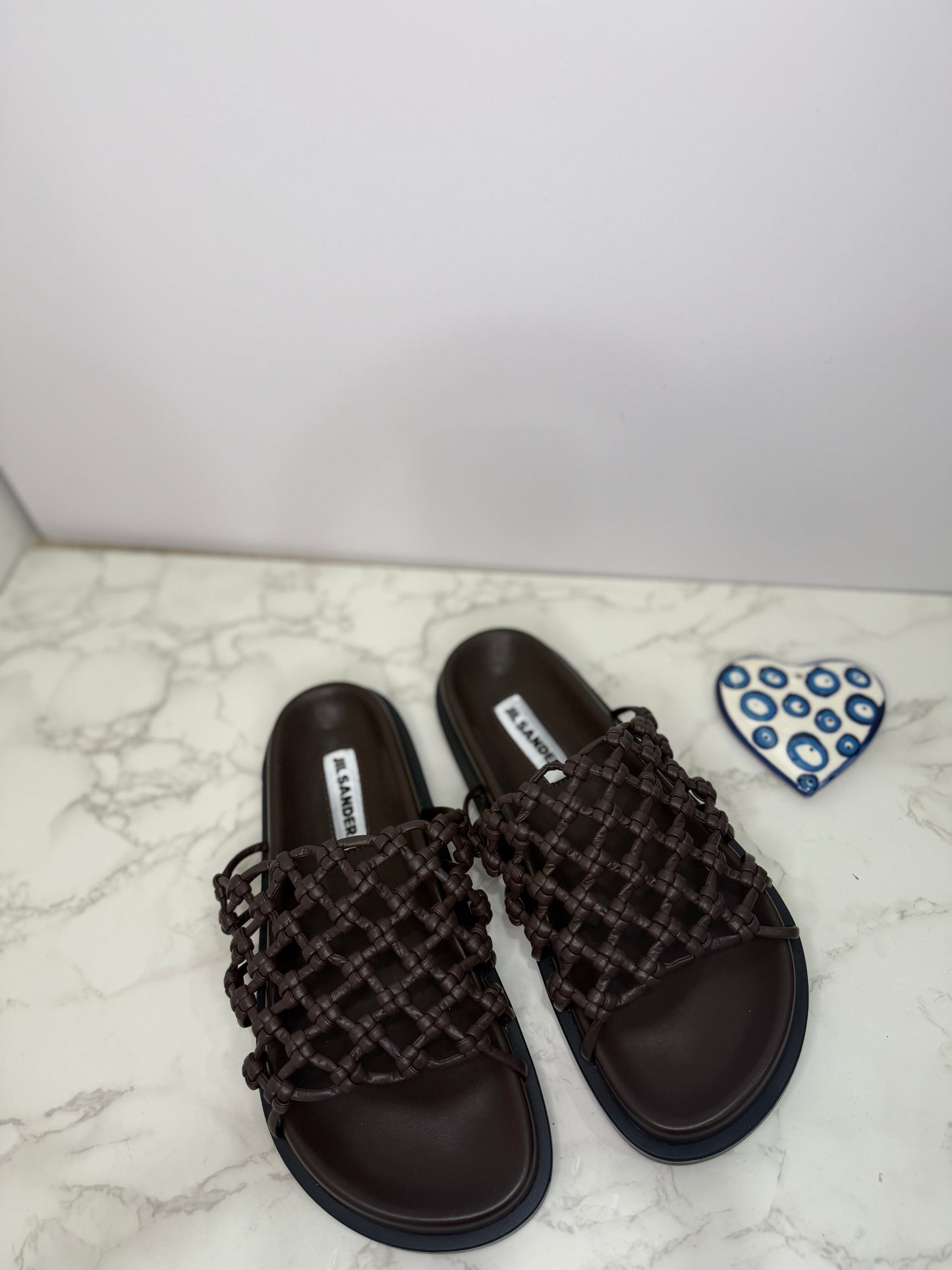 Knot slide sandals