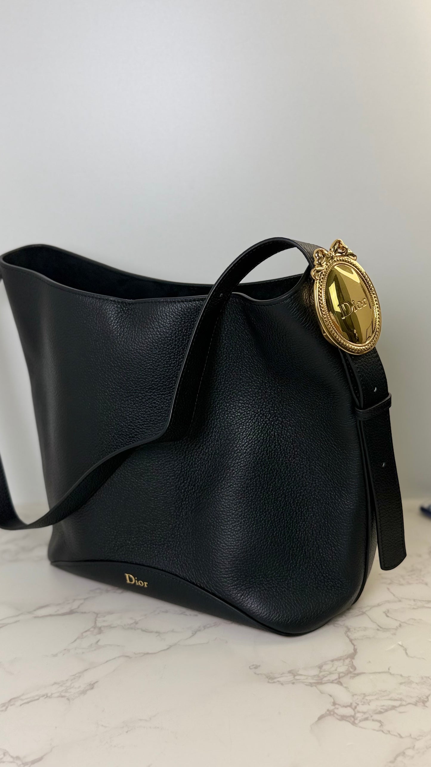 Cd bucket shoulder