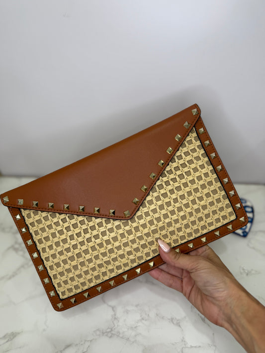 Raffia stud envelope clutch