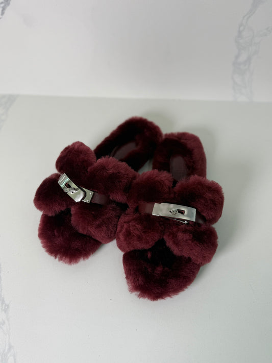 H fuzzy sandals