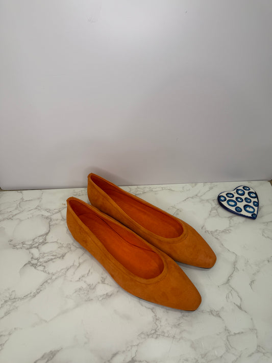 Lp ballet flats