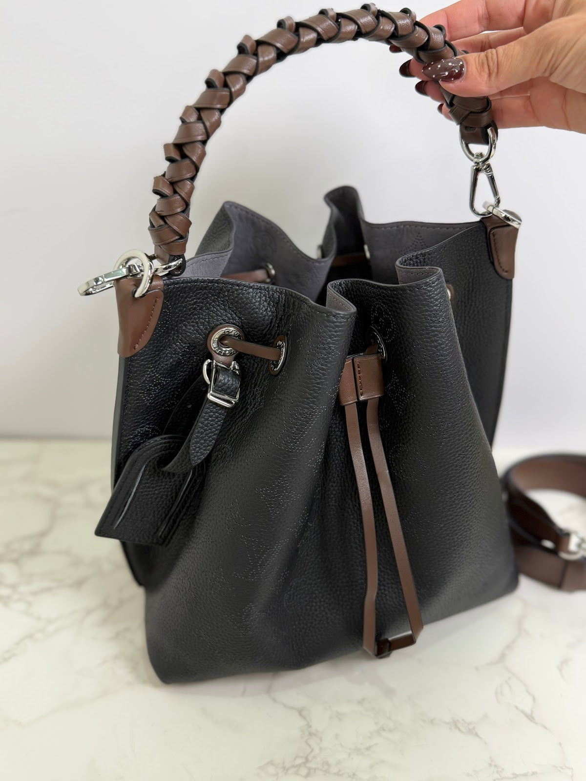 Lv bucket