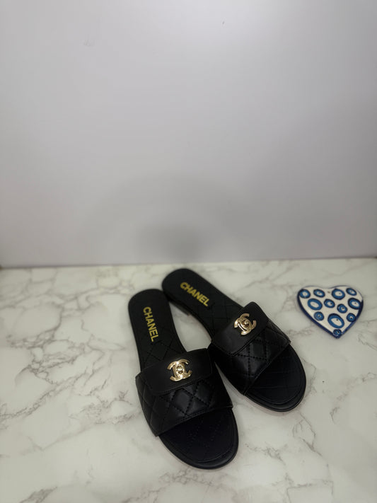Lock sandals