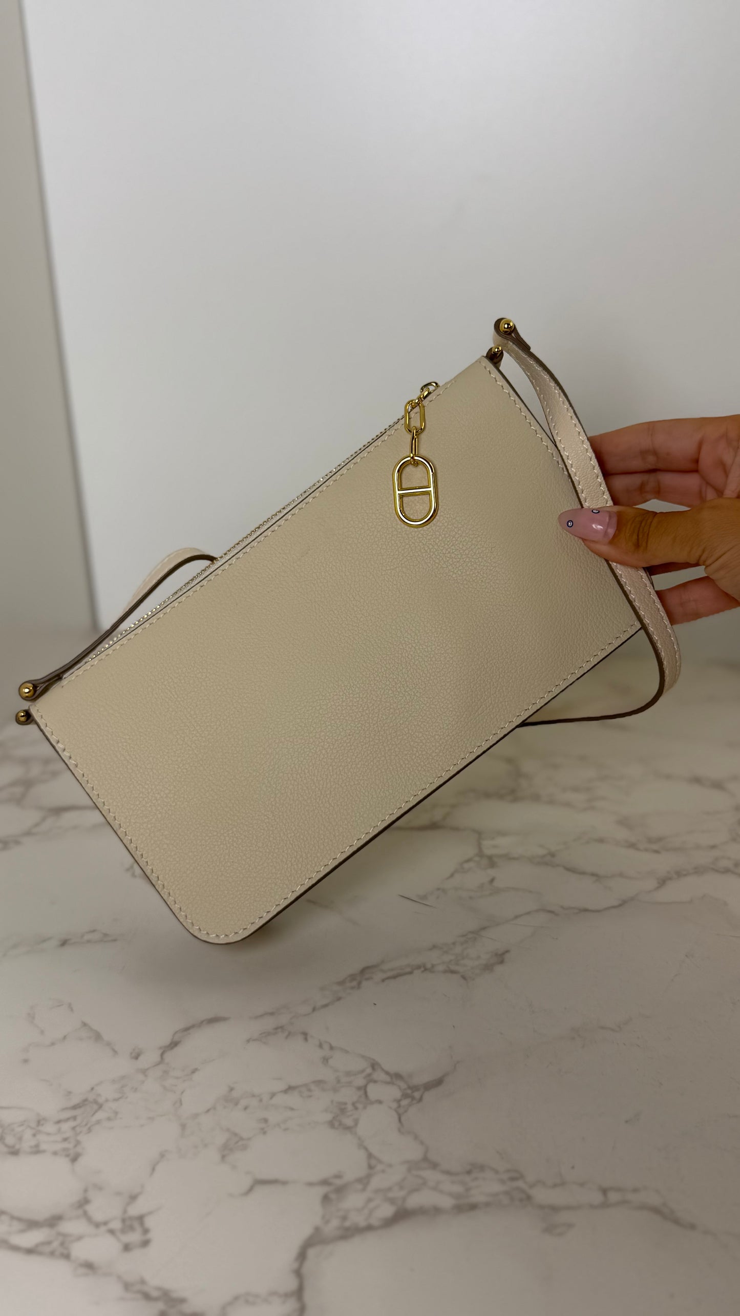 H wallet