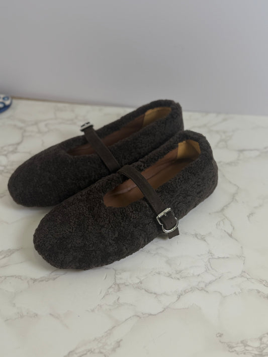AlAIA fuzzy flat