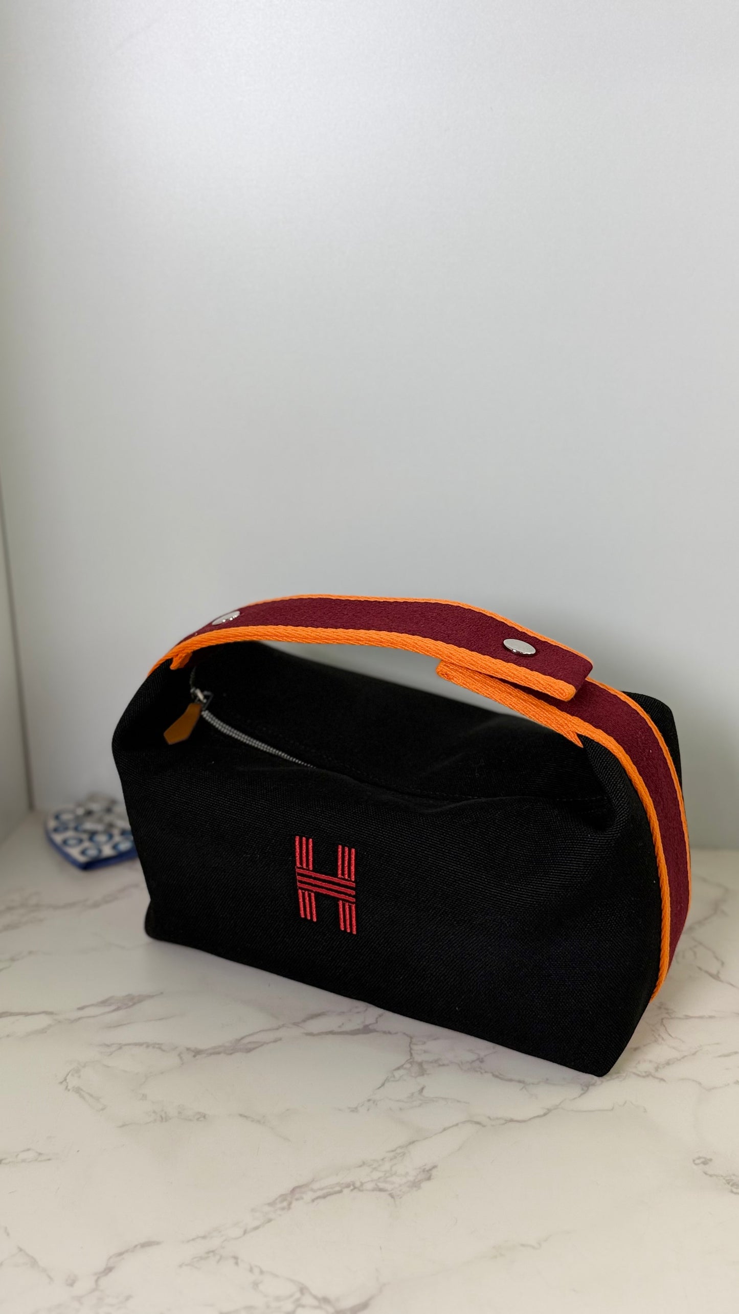H Toiletry bag