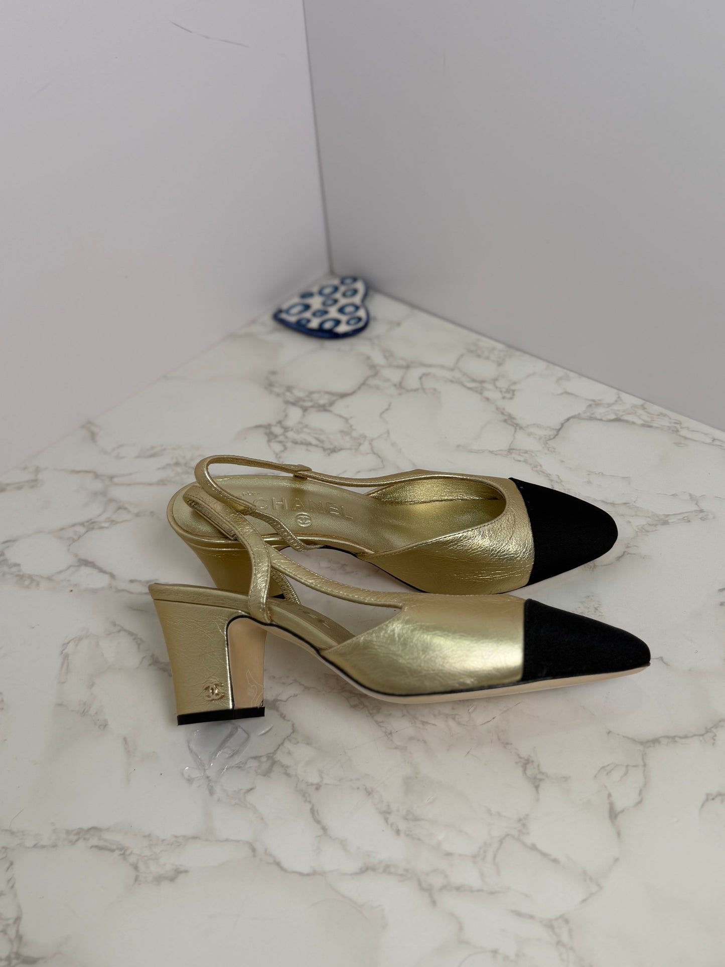 Metallic cc slingback