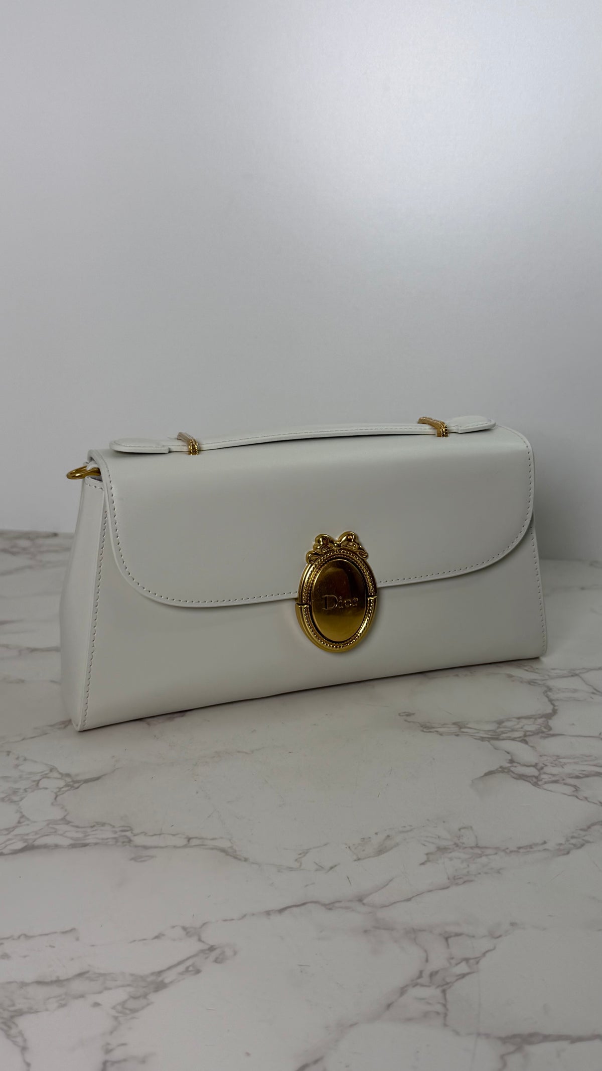 CD Medallion Vanity
