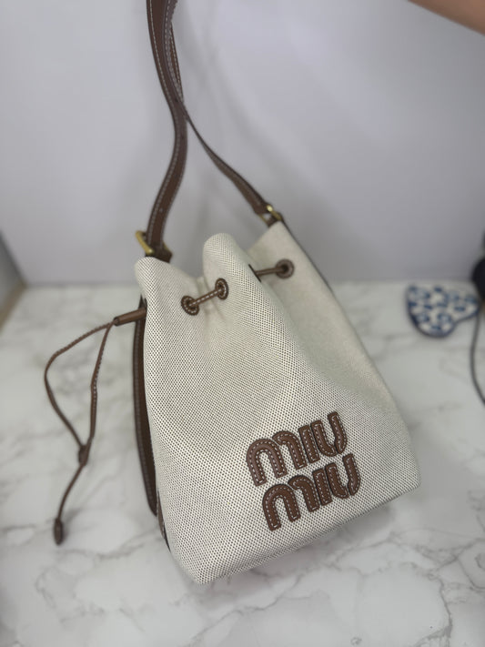Mm canvas bucket bag