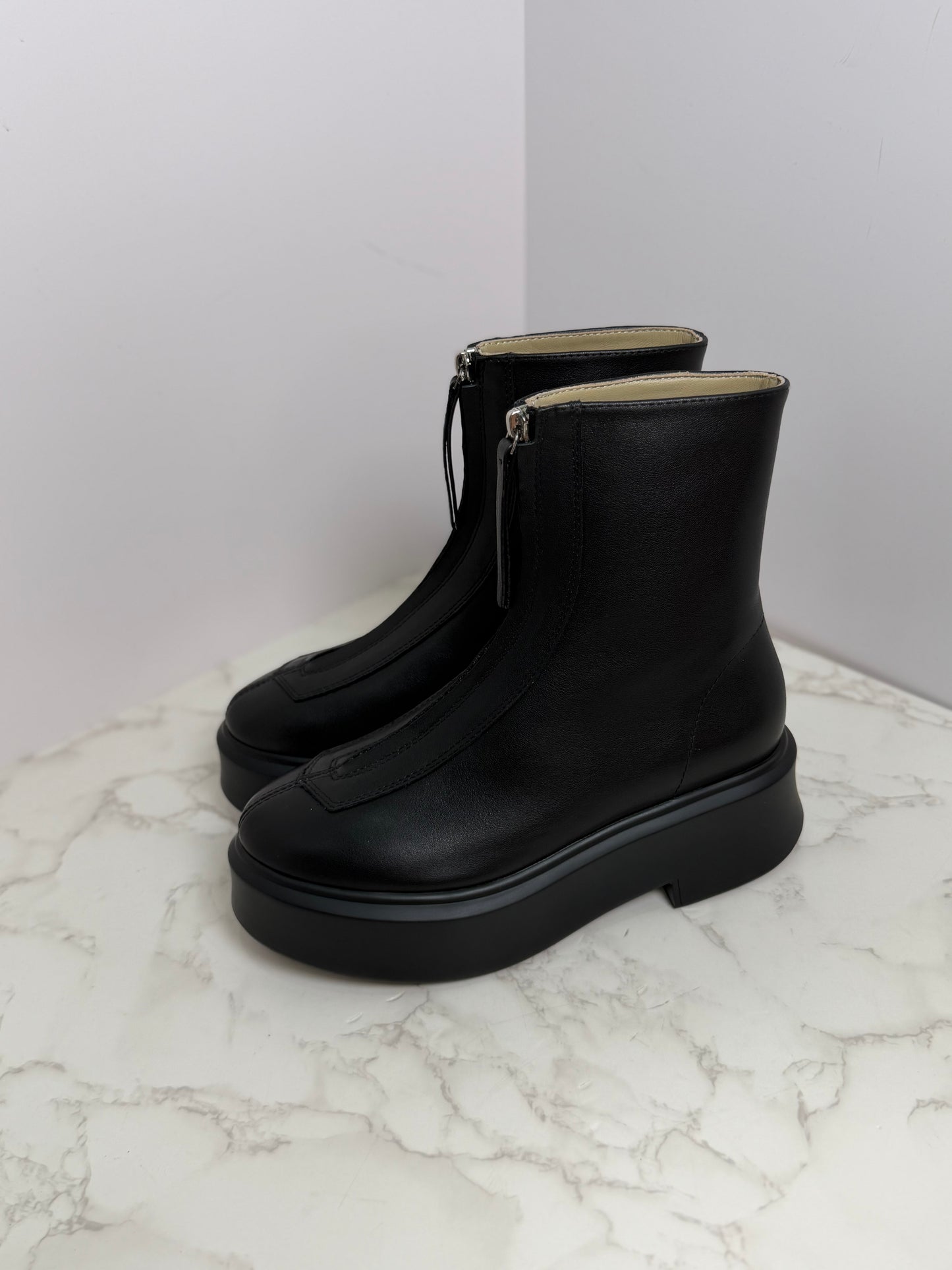 Row boots