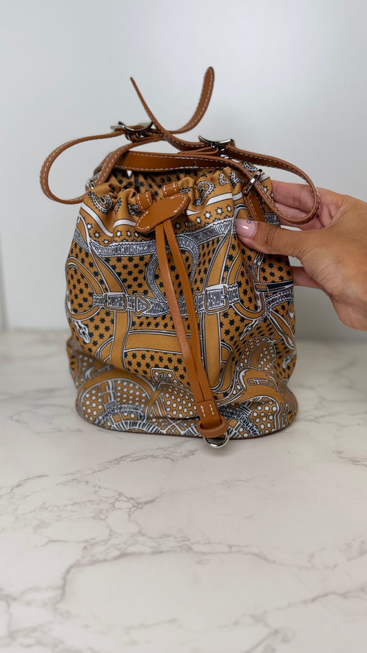 H silk bucket
