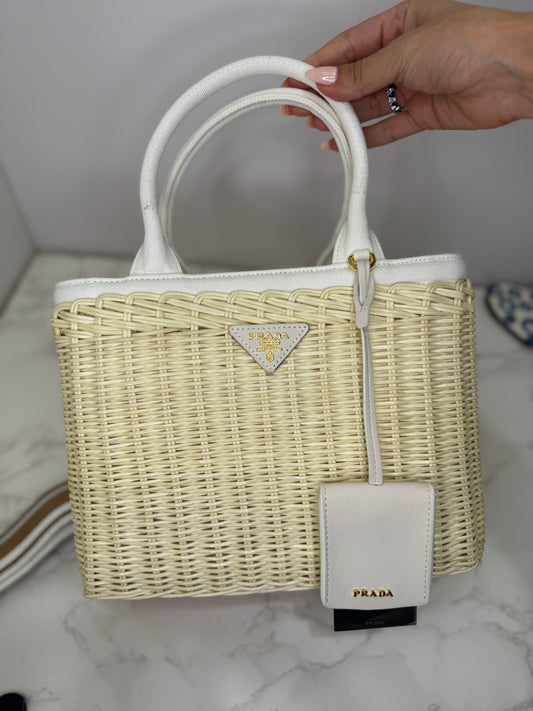 Wicker basket bag
