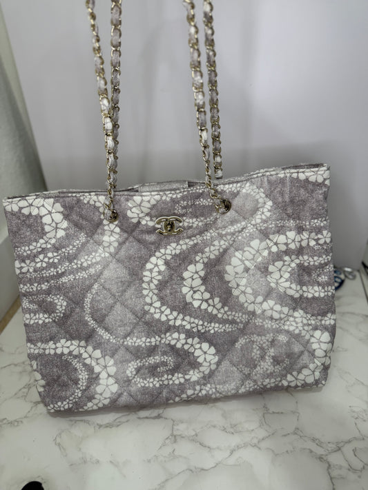 Quilted Chanel shoulder bag