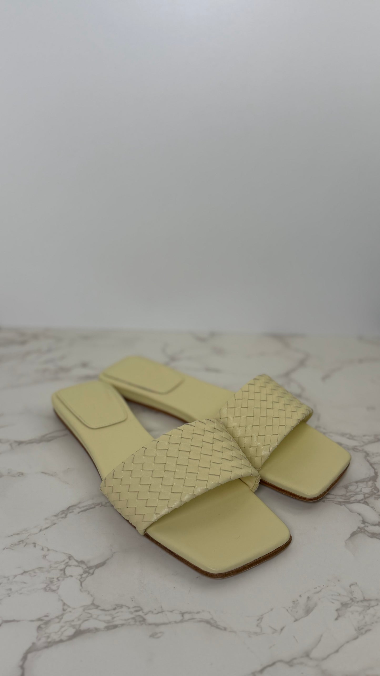 BV KITTEN HEEL