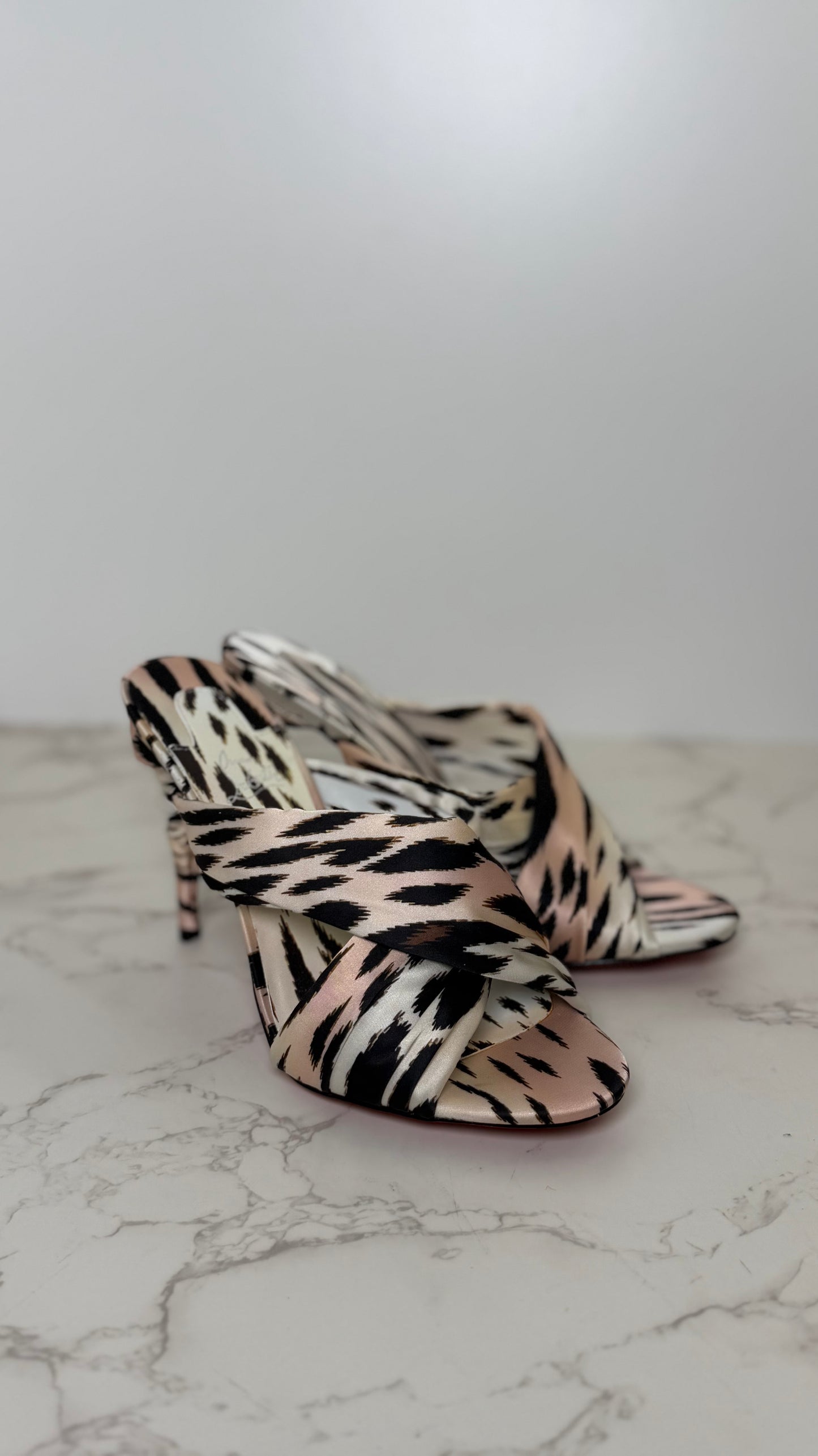 CL SATIN HEEL