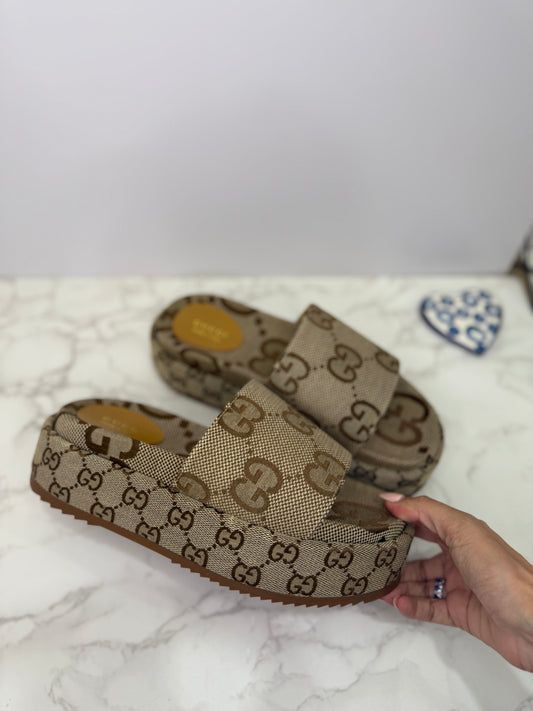 Platform slides sandals