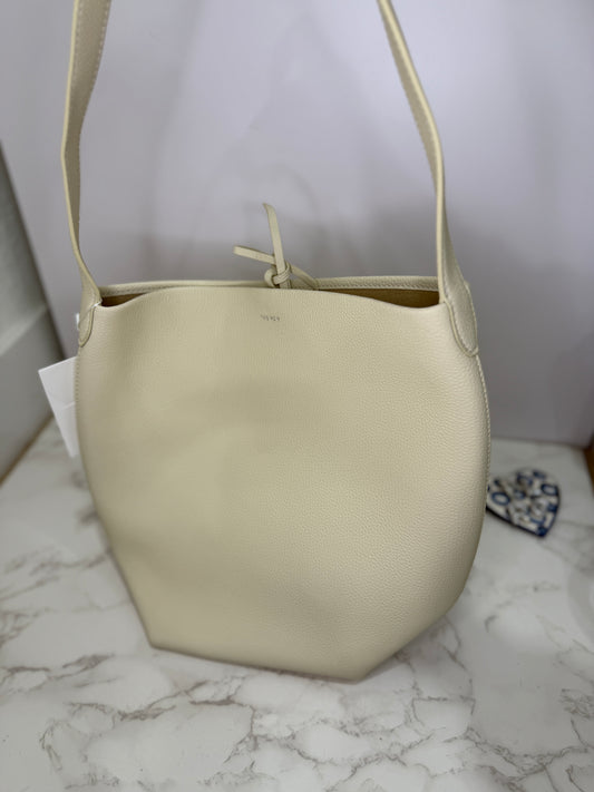 Row tote