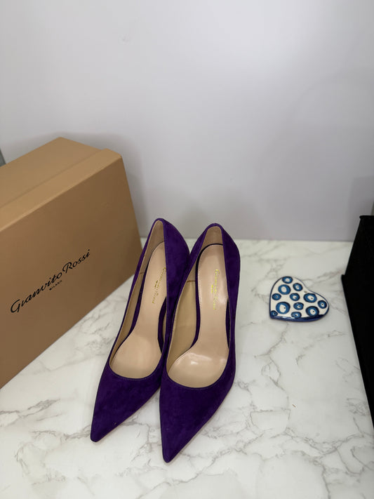 G rossi suede heel