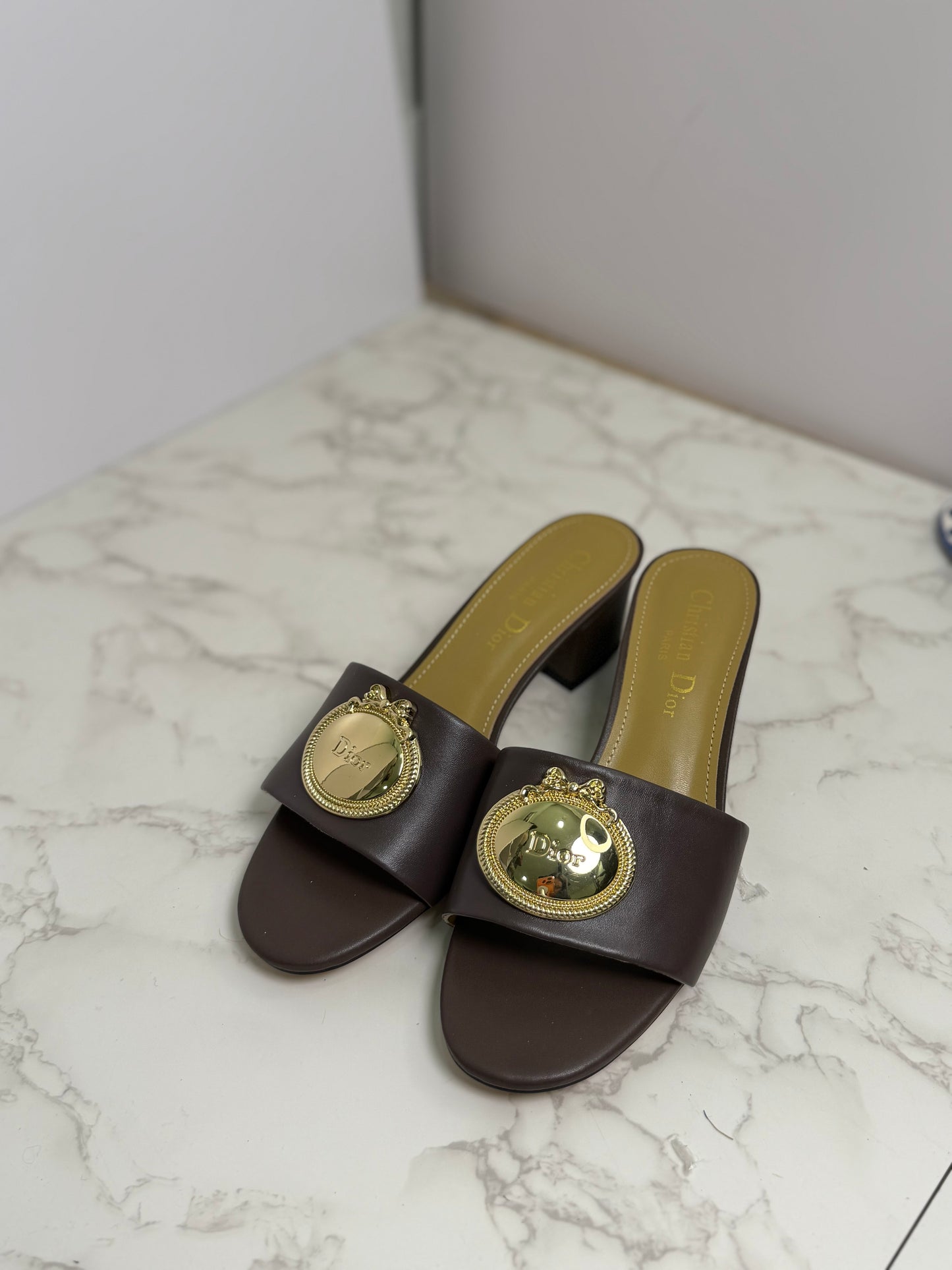 Cd block heel buckle