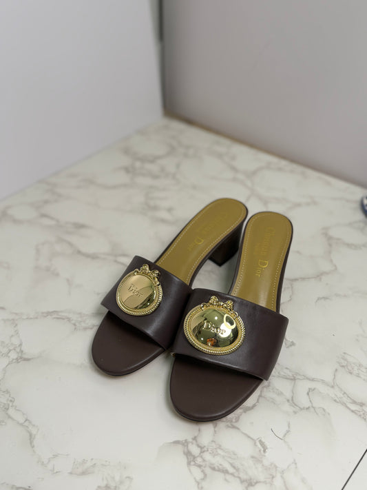 Cd block heel buckle