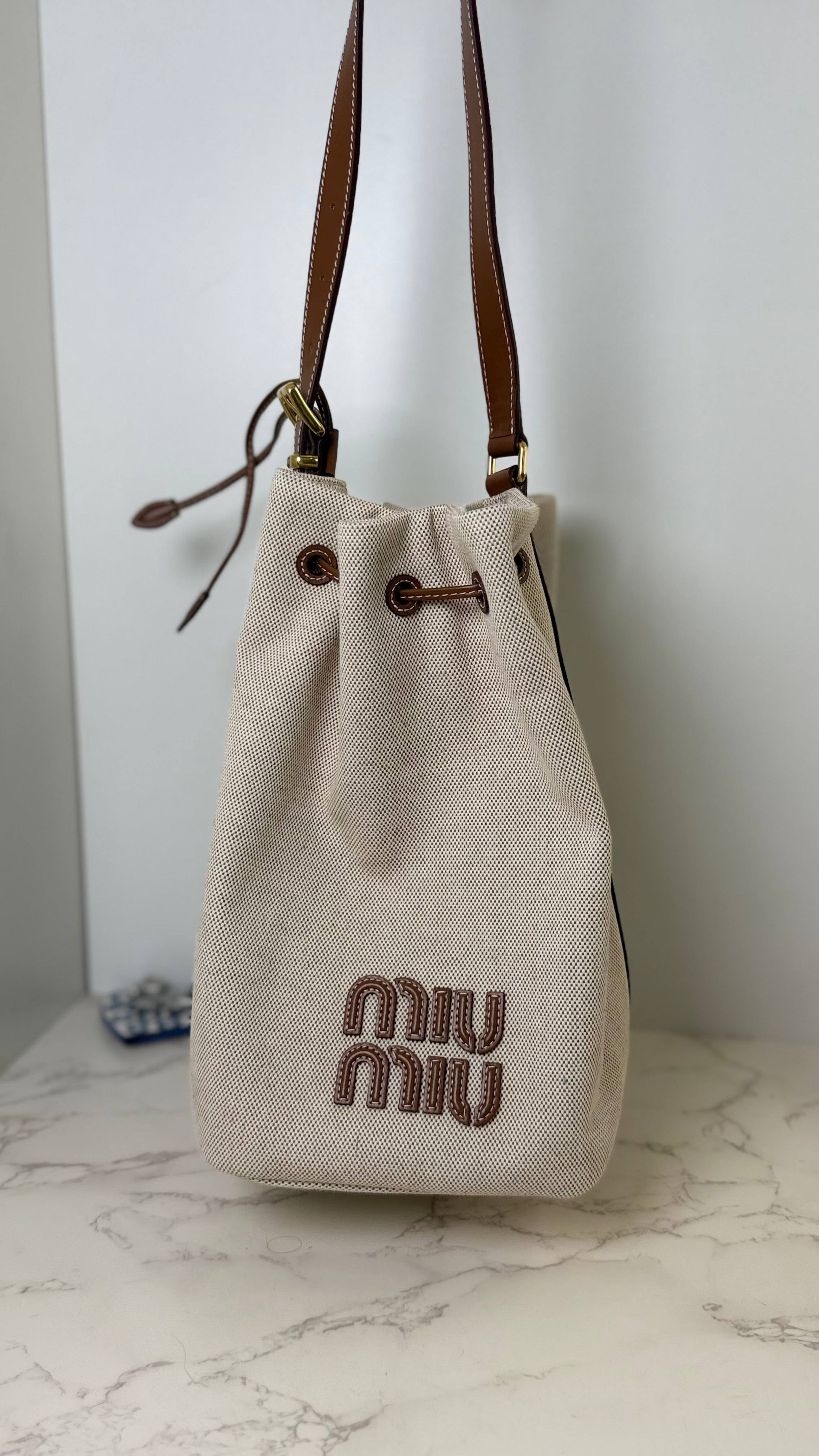 MIU MIU – POORLITTLERICHGIRL