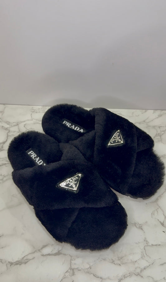 Fur slippers